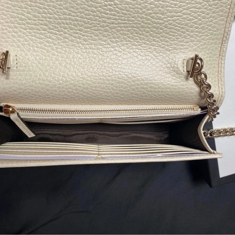 Gucci Ivory Pebbled Leather WOC with Gold Interlocking G - Picture 3 of 6